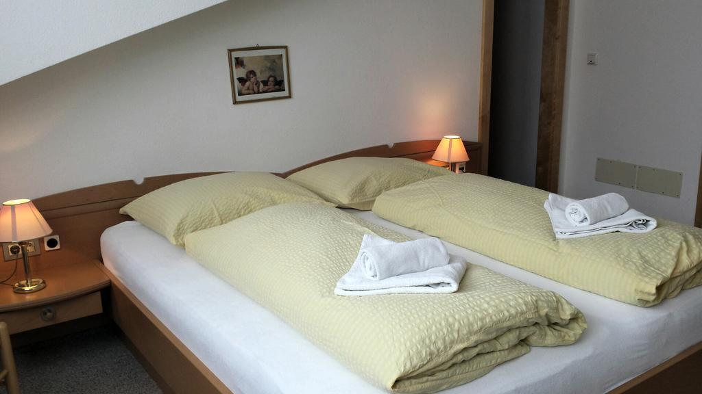 Bed and Breakfast Reschnerhof Resia Esterno foto